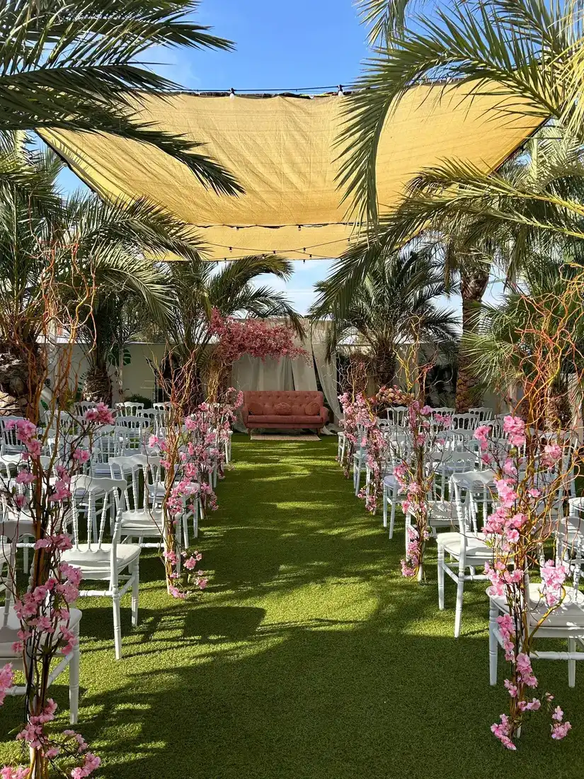 Invitados llegando a ceremonia en Oasis