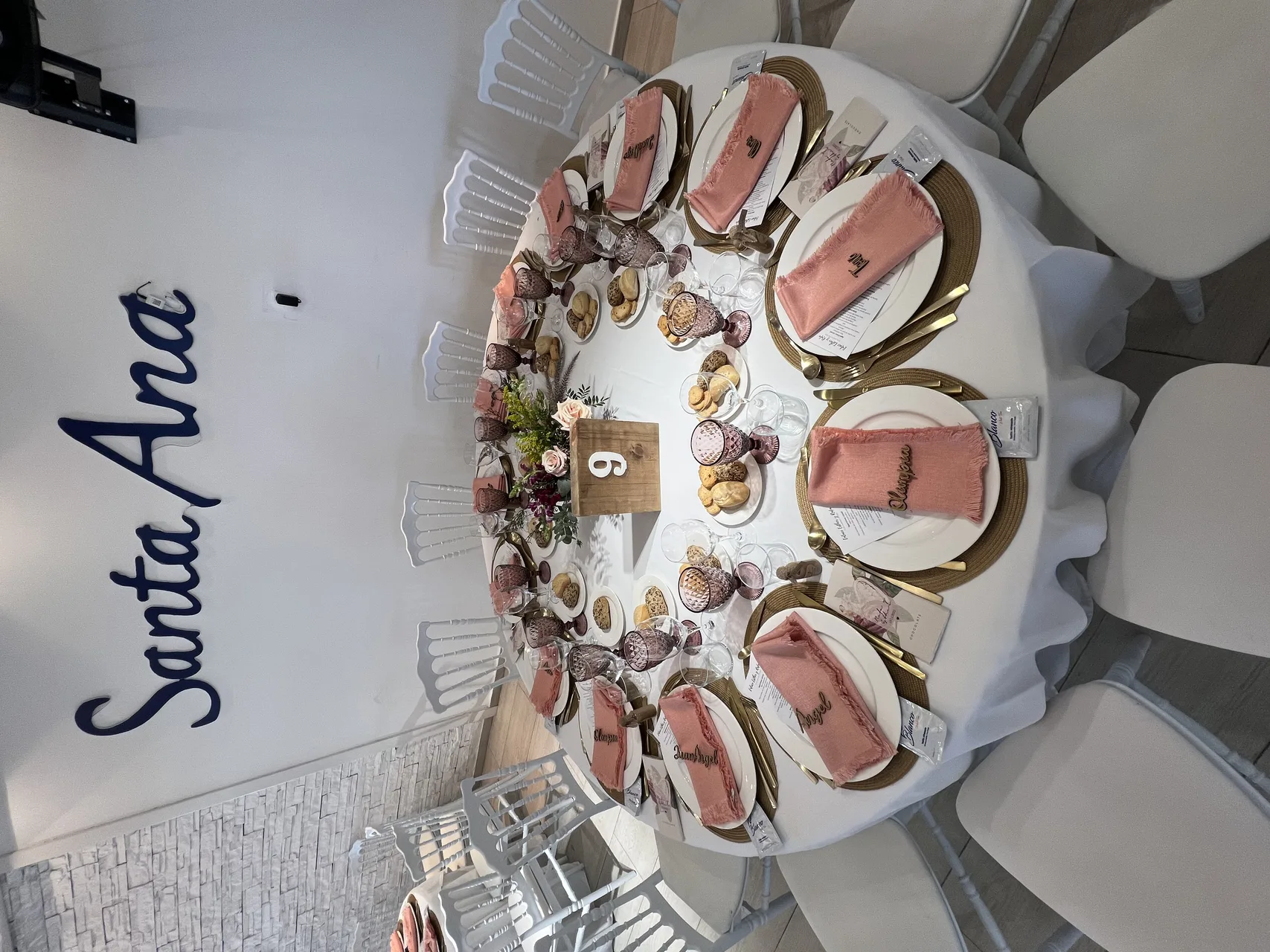 Mesa montada con detalle en Salón La Era